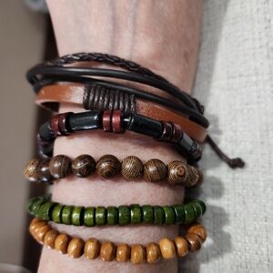 Nwot Unisex Wood & Leather Beaded Bracelet Set